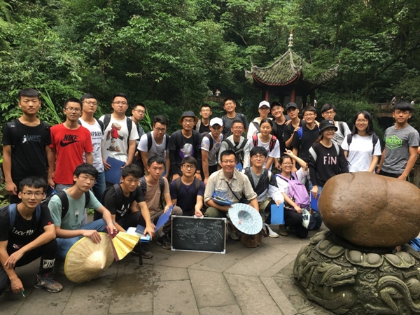 峨眉山.jpg