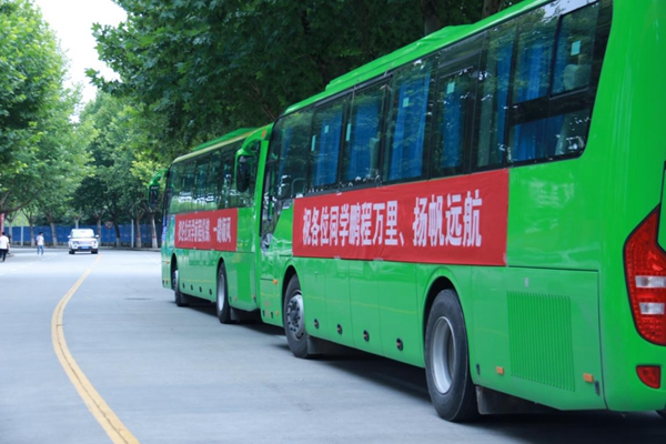 大巴车.jpg