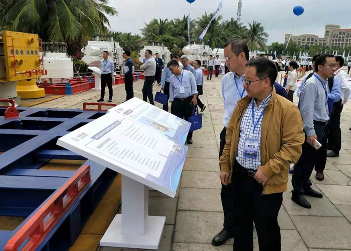 李华.jpg