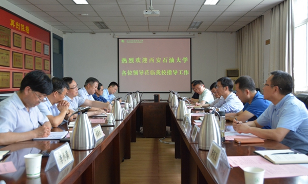 座谈会.jpg