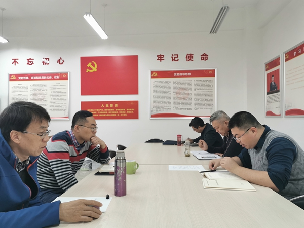 1学院领导带头学.jpg