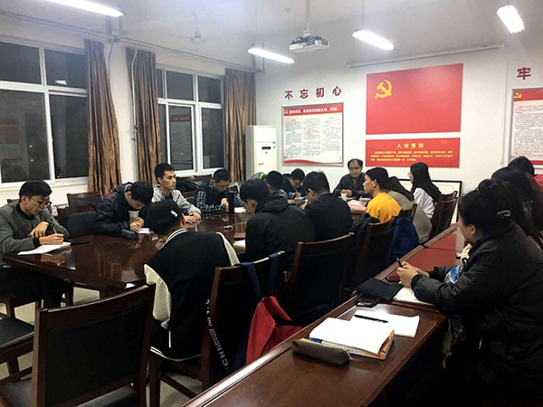 04-2-强化研究生角色转化师生座谈会2.jpg