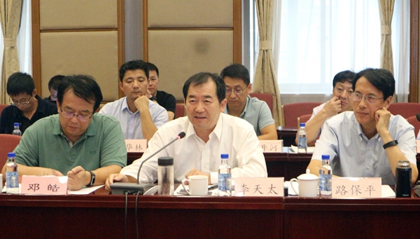 李校长.jpg