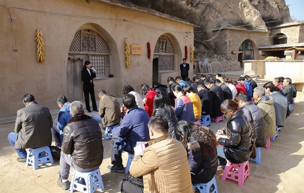 延川县委党校亢婉红老师作《习近平的梁家河岁月》.JPG