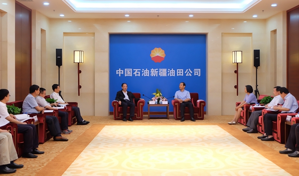 1赛云秀书记一行与新疆油田公司领导座谈 - 副本.JPG